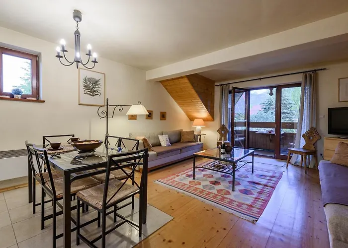 W Dolinie Slonca * كوشتيليسكا