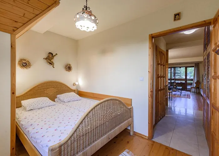 W Dolinie Slonca * كوشتيليسكا